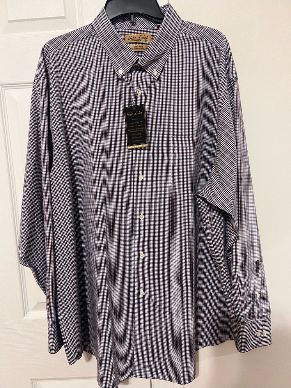 Gold Label Men’s Long-Sleeve Button-Down Dress Shirt in Navy/Red Check
